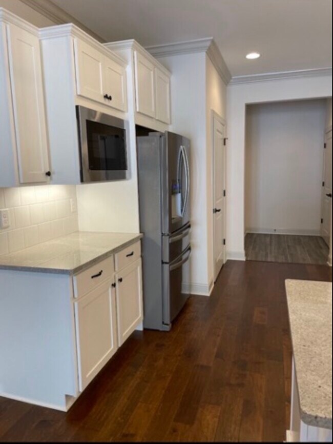 Building Photo - 3306 Stonecreek Dr