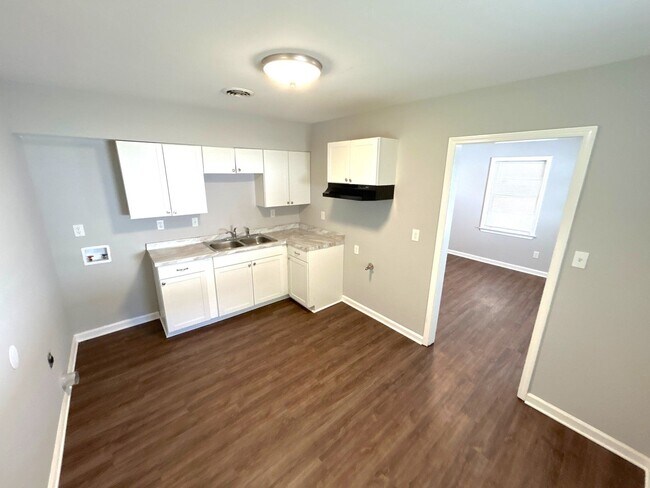 Foto del edificio - 1640 Russwood Rd