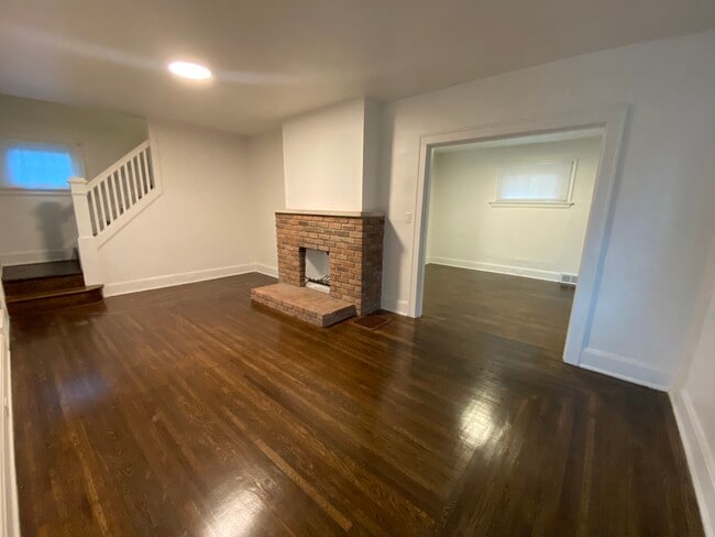 view from entry, living room - 3375 Orion Ave