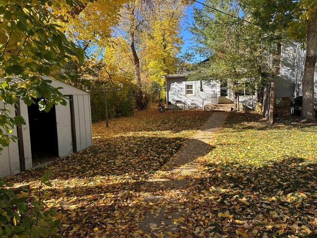 Building Photo - 2524 Mapleton Ave