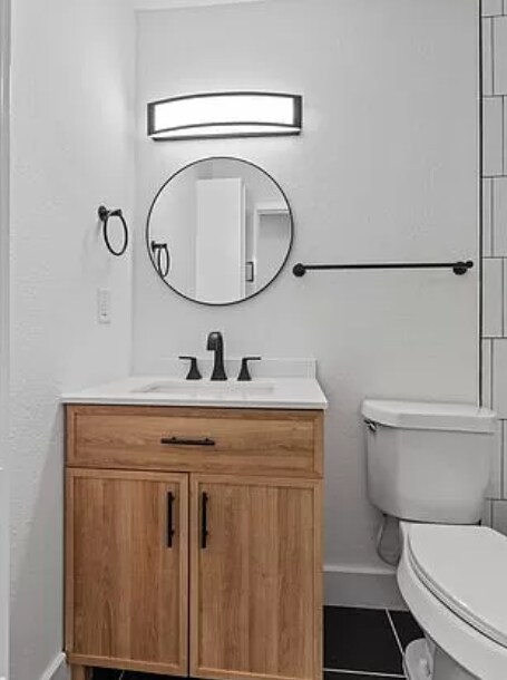 Baño recién remodelado - 2406 Burleson Ct