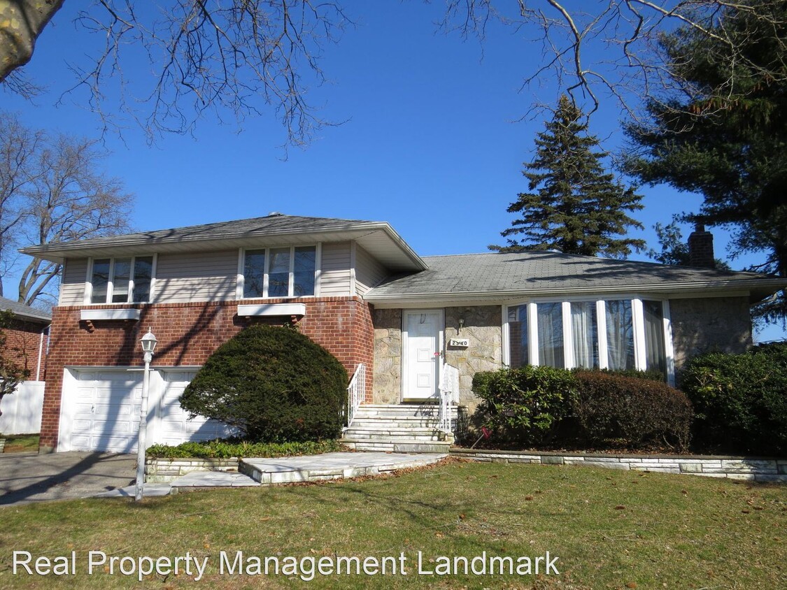 Primary Photo - 4 br, 3 bath House - 2540 New York Ave