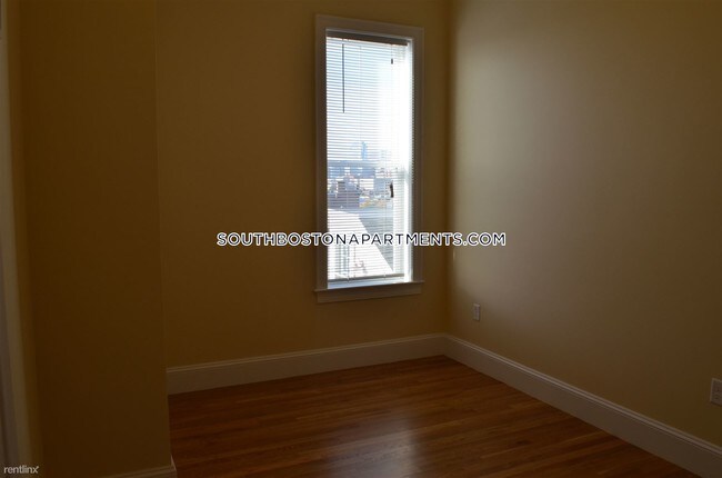 Foto del edificio - 2 br, 1 bath  - 393 W Broadway