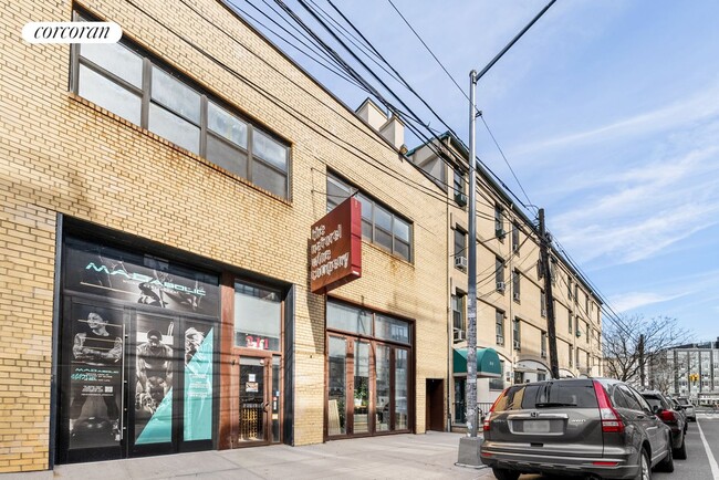 Building Photo - 211 N 11th St