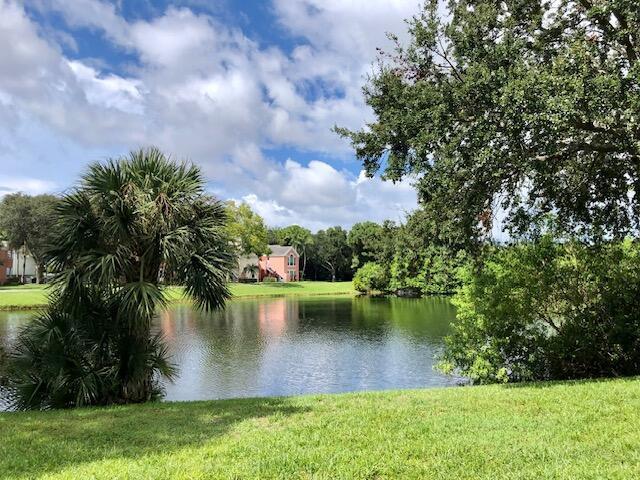 Foto del edificio - 2044 Alta Meadows Ln