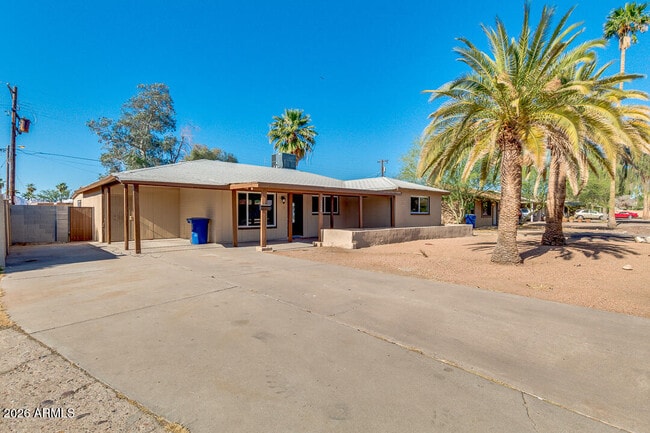 Building Photo - 1320 W 6th St