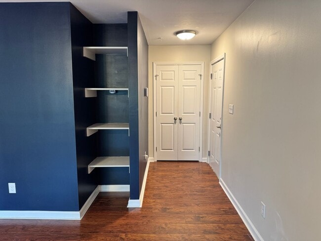Building Photo - Beautiful, Well Maintained and Conveninetly located First Floor Condo