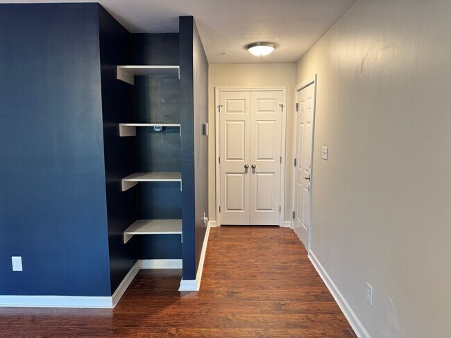 Foto del edificio - Beautiful, Well Maintained and Conveninetly located First Floor Condo