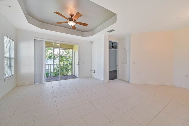 Foto del edificio - ** LOCATION! 3 Bed/2 Bath N Naples Condo i...