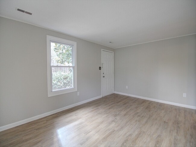 Foto del edificio - 3 bedroom ranch home with fenced yard!