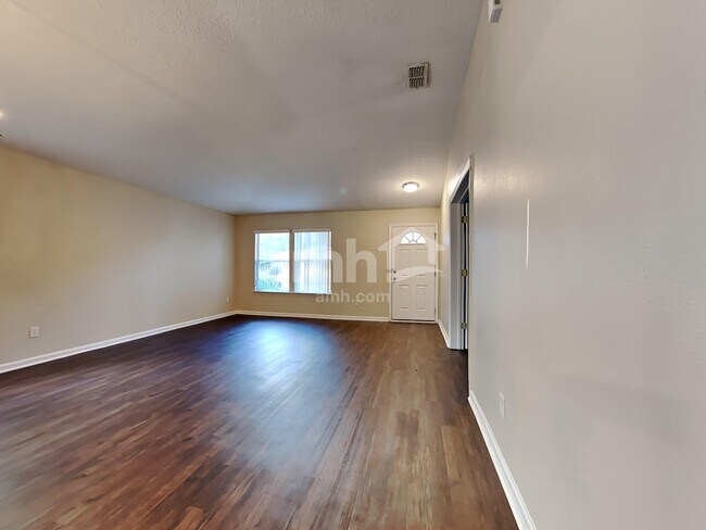 Foto del edificio - 11374 Brian Lakes Dr