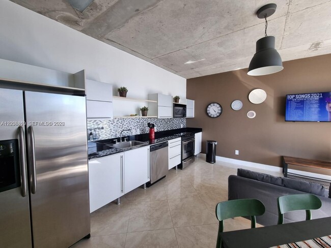 Foto del edificio - 690 SW 1st Ct