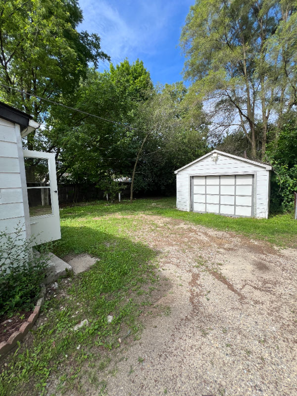 Building Photo - 649 N Ivanhoe Ave