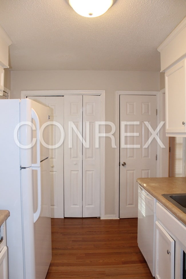 Building Photo - 501 N Royal Tower Dr