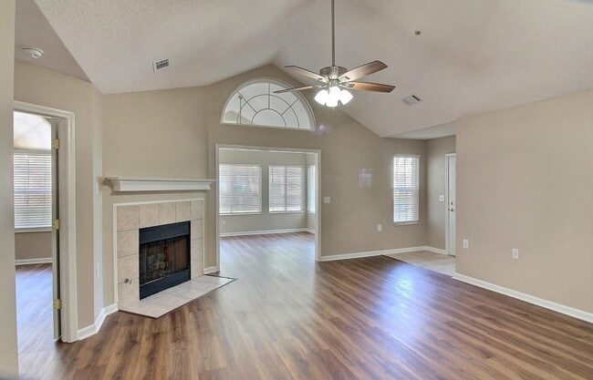 Building Photo - 1125 Oak Timber Cir