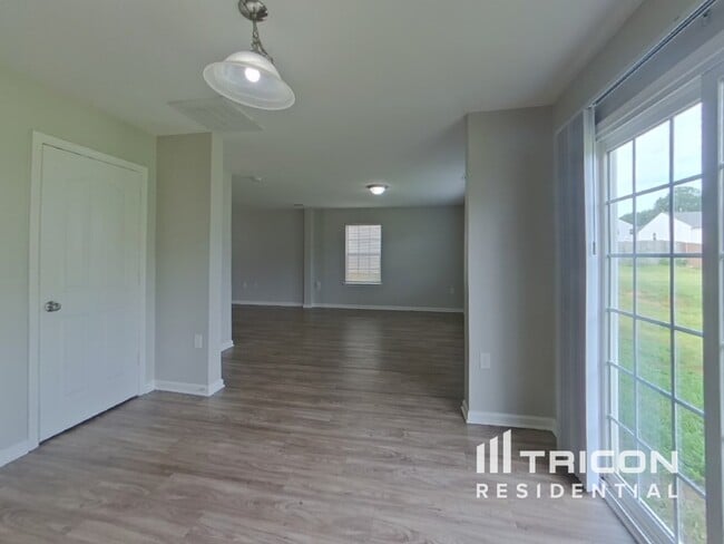 Building Photo - 5504 Graypark Dr