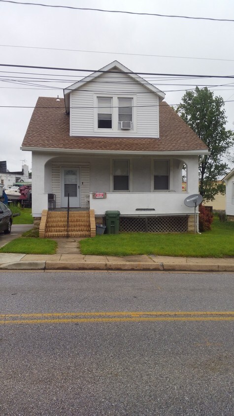 Front entrance 4204 Kenwood ave - 4204 Kenwood Ave