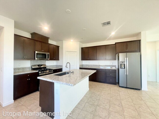 Building Photo - 3 br, 2 bath House - 62743 Kitetail Drive