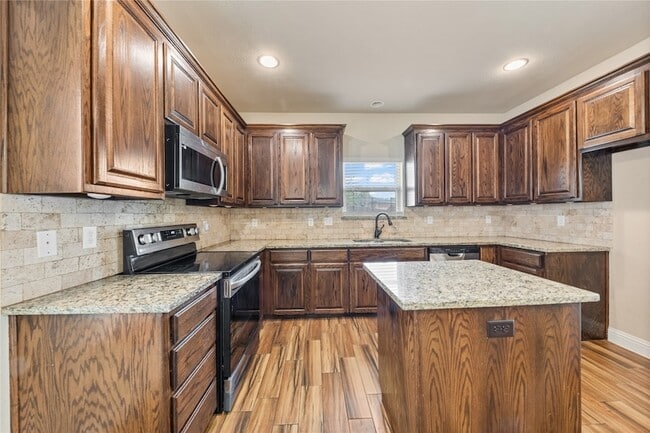 Foto del edificio - 4904 Ridglea Hills Ct