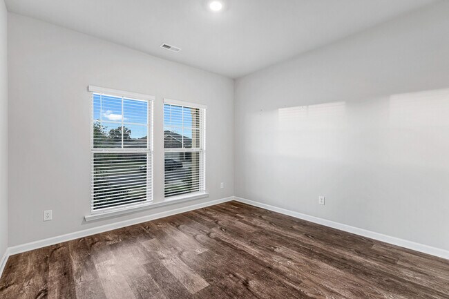 Building Photo - 303 Ivyleaf Dr