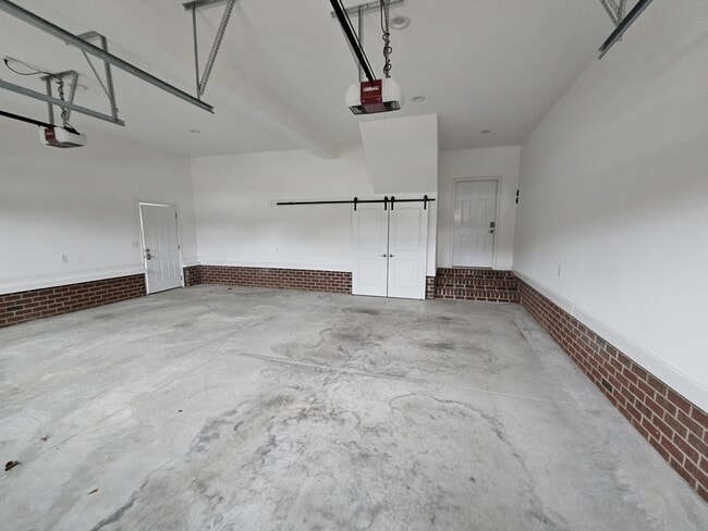 Building Photo - 104 Pioneer Trails Dr