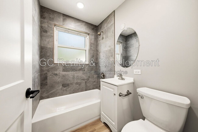 Building Photo - 2804 School Dr