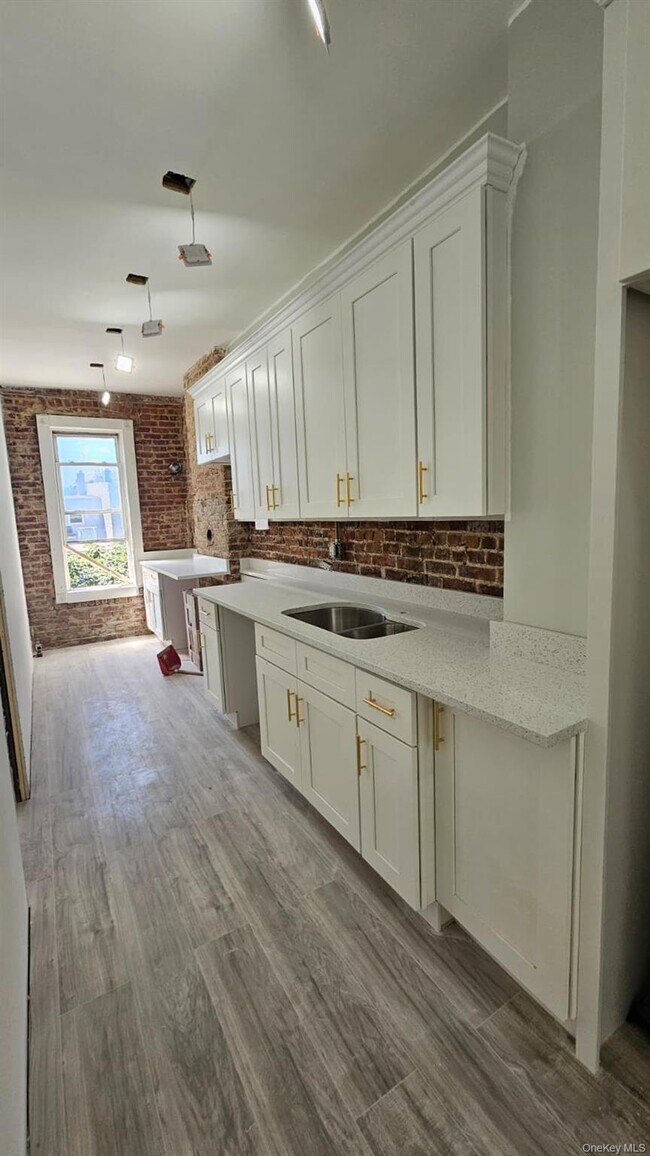 Foto del edificio - 60-80 54th Pl