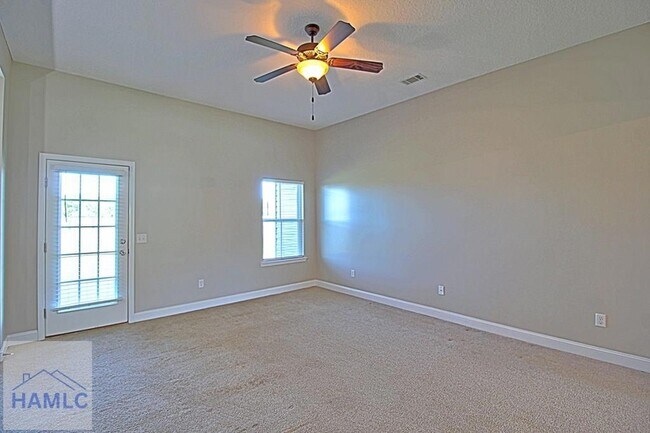 Foto del edificio - 582 Burke Dr