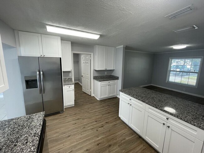 Building Photo - 9805 N 53rd St