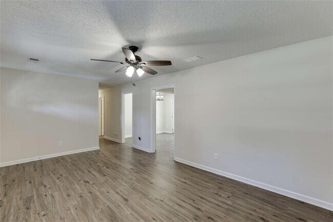 Building Photo - 1755 Straw Valley Rd