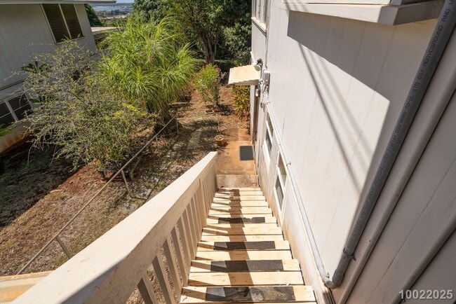 Building Photo - Move in Ready! 1 BD 1 BA home in Aiea ($300 off the first month’s rent if moved in before Decembe...