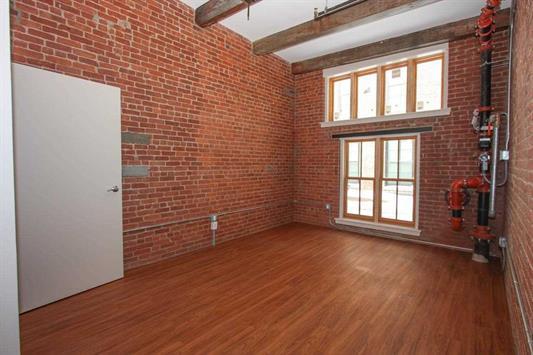 Primary Photo - 154 Ave E