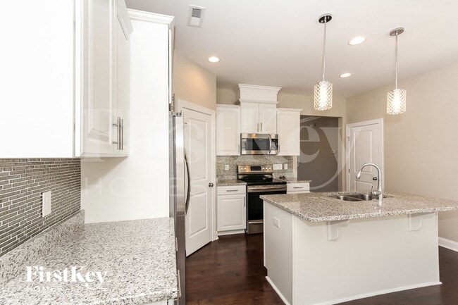 Building Photo - 8745 Aspinwall Dr