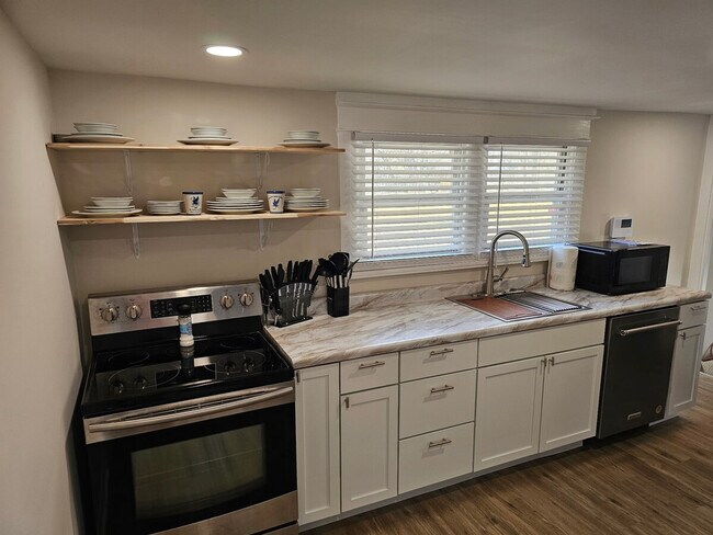 Building Photo - 1106 Central Ave