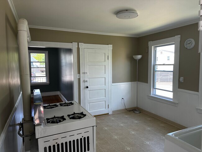 Front entrance to the unit with space for a dining room table and eating area - 345 Jennings Rd