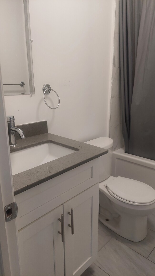 Building Photo - 630 Cummings Av