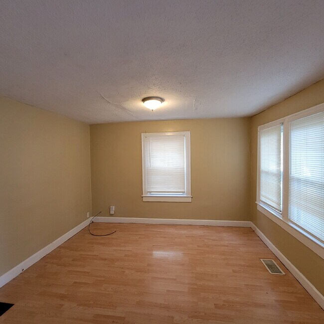 Foto del edificio - Eastside 3 Bedroom Home