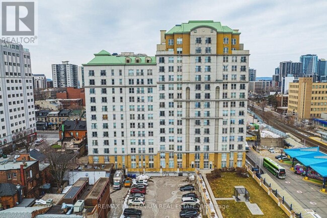 Building Photo - 135 James St S