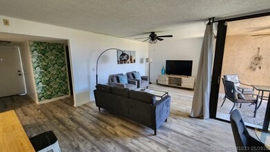 Building Photo - 950 Egret Cir