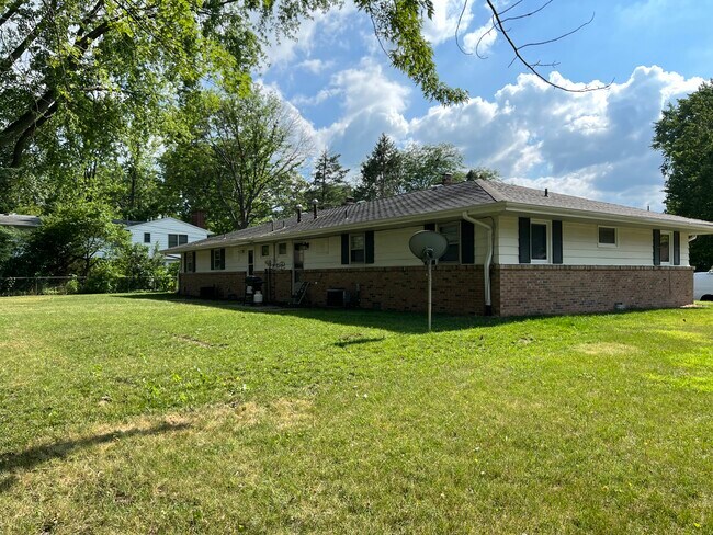 Building Photo - 2102 Pond St