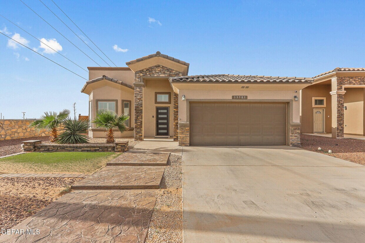 Foto principal - 13589 Samlesbury Ave