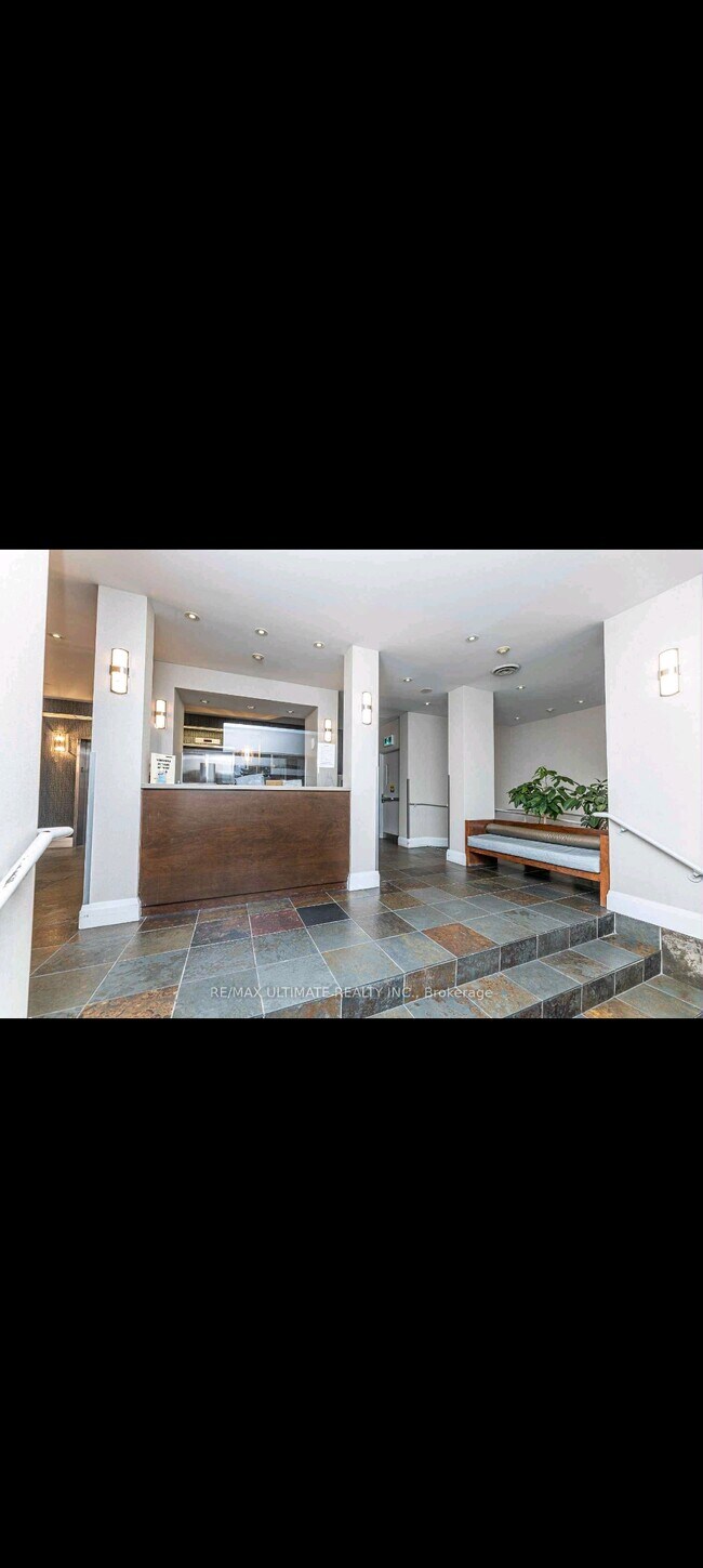 Photo du bâtiment - 2088 Lawrence Av W