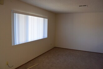 Building Photo - 2740 S Sallee Ct