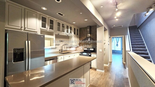 Building Photo - 405 Harriet Ln