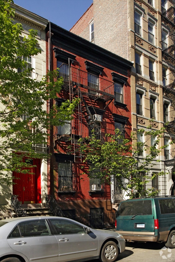 Building Photo - 258 E 7th St