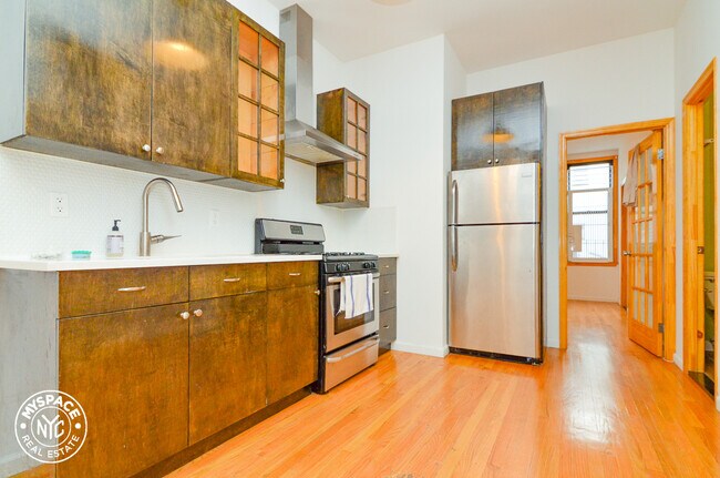 Foto del edificio - 165 Wilson Ave