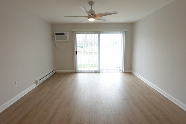 Foto del edificio - 870 E Old Willow Rd