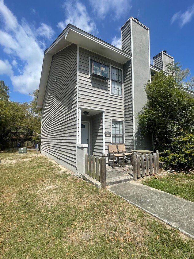 Foto del edificio - 3/3 Lowcountry Living in the Heart of Park Circle