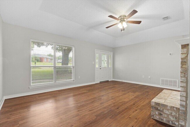 Building Photo - REMODELED HOME IN THEODORE!