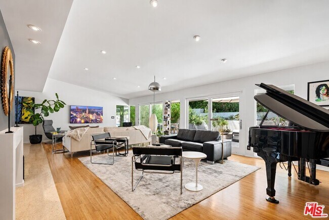 Foto del edificio - 8670 Allenwood Rd